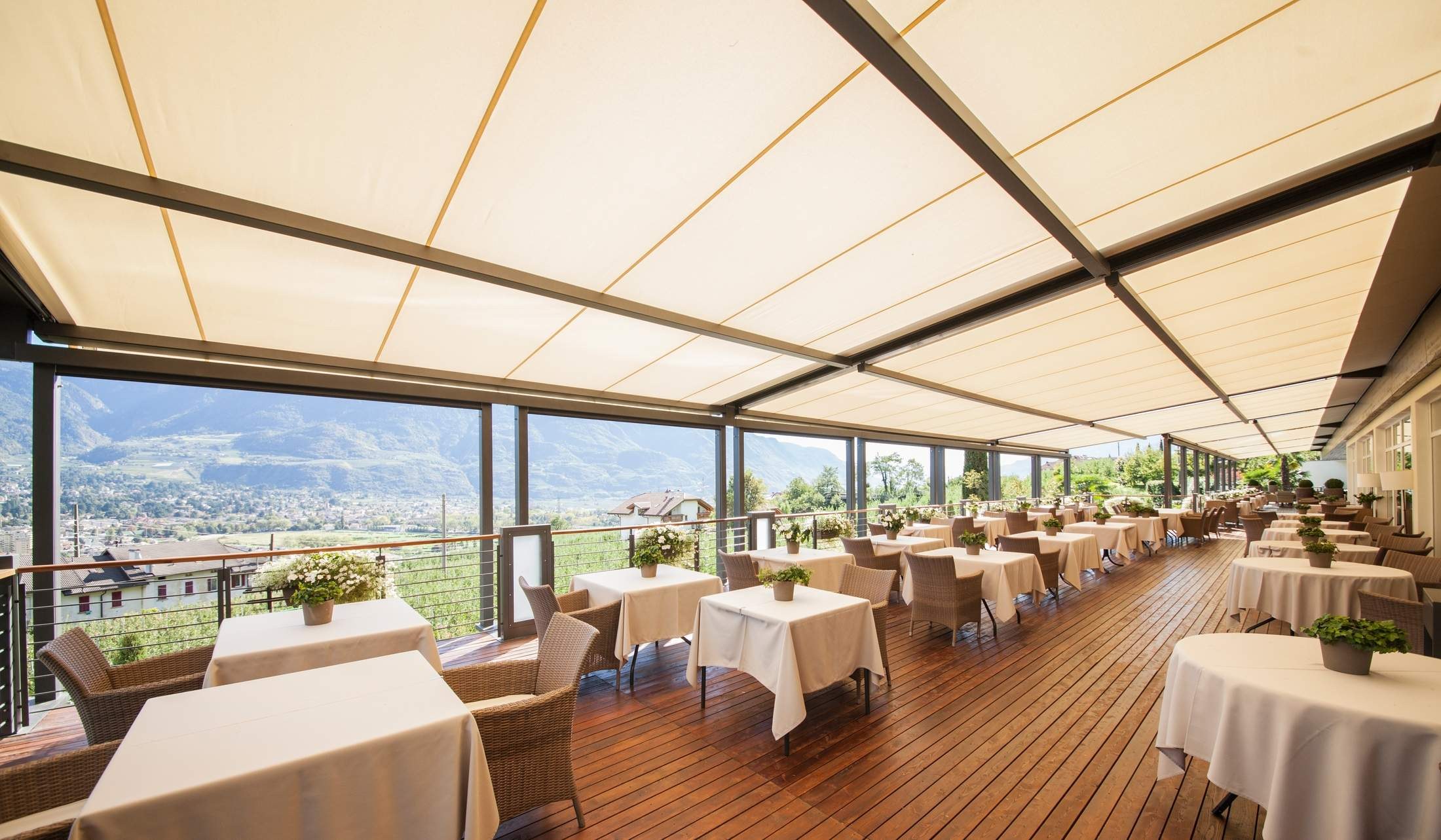 Großflächenmarkisen