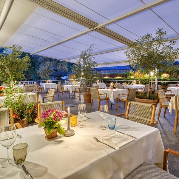 Terrassenbeschattung im Restaurant Hidalgo im Etschtal