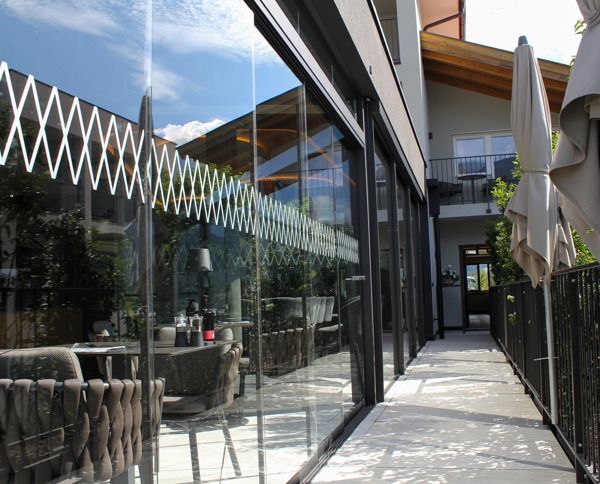 Referenzbilder unserer Ganzglas - Schiebewand