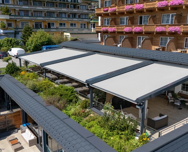 Referenzbilder unserer Großflächenmarkisen